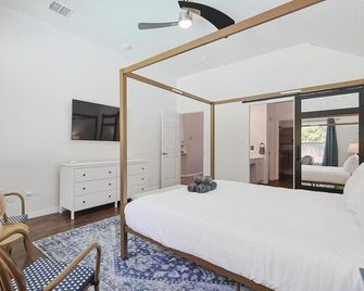 The Blue Holly - Bright & Spacious with a Pool - Corinth