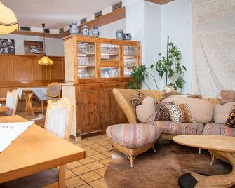 Kleines Doppelzimmer mit Dusche und WC - Hagnau am Bodensee - Wohnzimmer