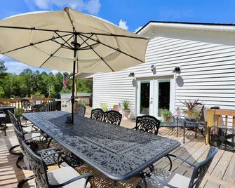Fun place, Hot Tub, king Bed relax enjoy sleeps13 vacation Golf Pinehurst 2024 - Aberdeen - Патіо