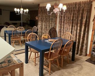 Stratton Mountain, Nearly Ski In/Ski Out, Obertal C Building, 2 Bedrooms, 1 Bath - Stratton - Restaurant