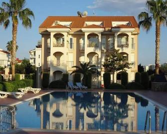 Centrally located apartment near the old town of Side and beach. - Side - Basen