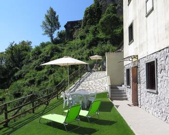 The Borgo di Tresana Ambra, free Wi-Fi, private garden - Tresana - Patio