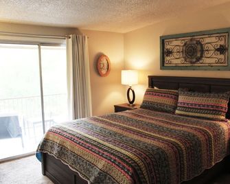 Spacious, Quiet, Comfortable Townhome-Walkable to everything in the Village - Village of Oak Creek - Habitación