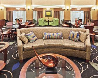 Holiday Inn Express & Suites Poteau - Poteau - Area lounge
