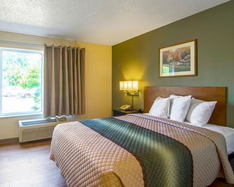 HomeTowne Studios by Red Roof Chicago - Waukegan - Waukegan - Slaapkamer