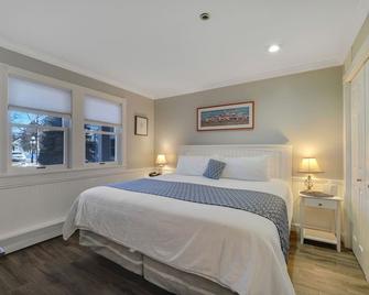 1BR Beachfront Condo 111 on Gorgeous Lake Charlevoix in Boyne City! - Boyne City - Bedroom