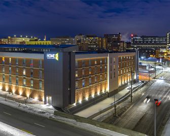 Home2 Suites by Hilton Omaha UN Medical Ctr Area - Omaha - Edificio
