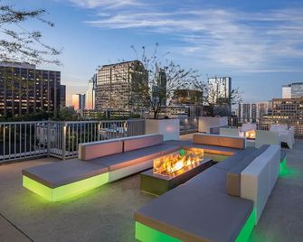 2Bed/2Bath Deluxe Suite in Central Austin Resort with a Rooftop Pool!! - أوستن - شرفة