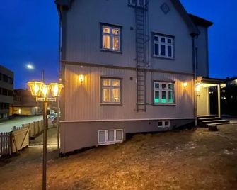 Novatind - Studio apartment with free parking - Narvik - Bygning