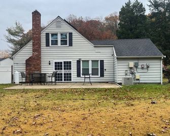 Fabulous 4-bedroom house 3 Bath with AC in charming Upper Marlboro - Upper Marlboro - Building