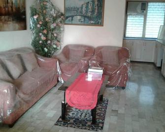Larnil's Boarding House - Mandaue City - Living room