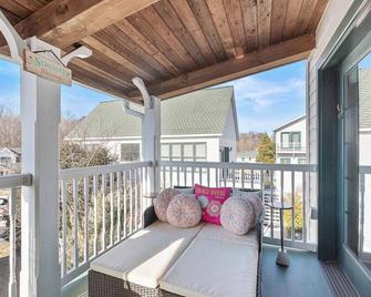 Private Beach, Pools & Full-Kitchen - Elkhart Lake - Varanda