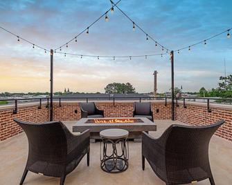 5 Minutes from I65 | In the heart of Cullman | Experience The Frankweiler - Cullman - Balkon