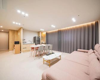 Mokpo Brown Dot Namak Branch - Mokpo - Wohnzimmer