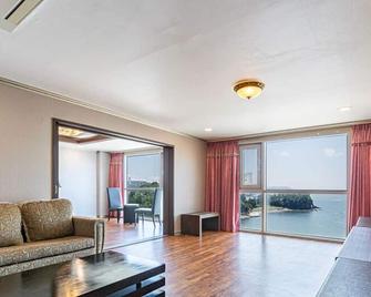 Namiltte Resort - Sacheon - Sala de estar
