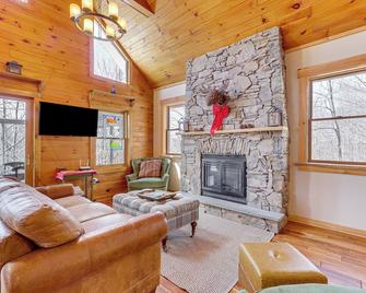 Jeffersonville Home with Deck Near Hiking and Climbing - Jeffersonville - Wohnzimmer