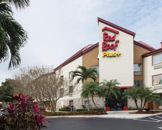 Red Roof Inn Plus+ West Palm Beach - West Palm Beach - Κτίριο