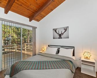 Peaceful Sunshine Chalet with Hot Tub - Big Bear Lake - Chambre