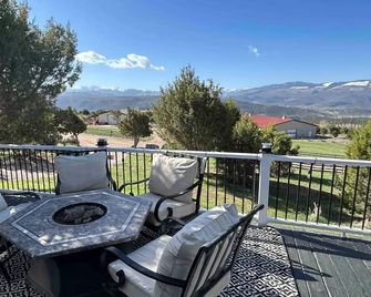 Peaceful 3 bedroom overlooking the town of Eagle! - Eagle - Balkon