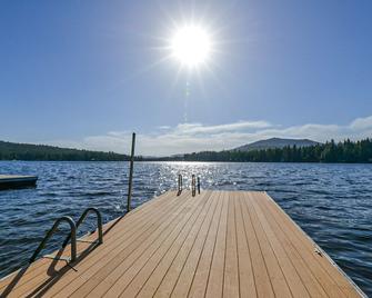 Year around Bliss Lakehouse with hottub and deck - Newport - Playa