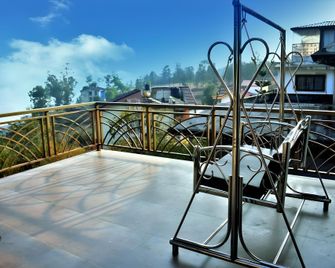 Sweden Villa - Panchgani - Balcón