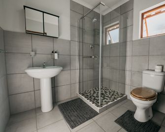 The Village Lodge - Stormsrivier - Salle de bain