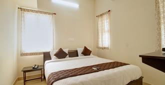 OYO 12798 Soundaryam Apartments - Coimbatore - Bedroom