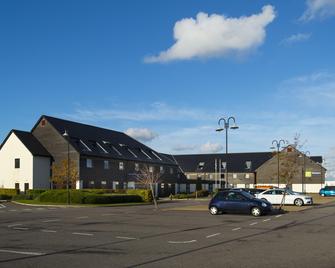 Holiday Inn Express London - Epsom Downs - Epsom - Building