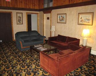 Downtowner Motor Inn - Creston - Living room