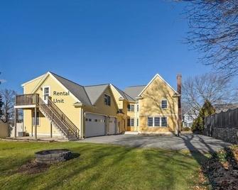 Spacious & Convenient 1BR unit-20min to Boston - Melrose - Building