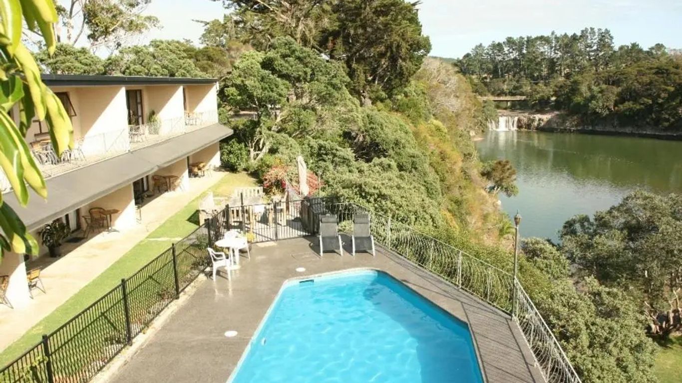 Waterfalls Estate - Motel & Campground
