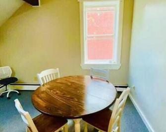 Top floor loft apartment in downtown Bath - Bath - Comedor