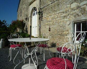 Manoir De La Riviere - Géfosse-Fontenay - Innenhof