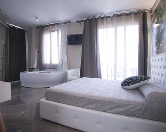 Hotel Royal - Beauty & Spa - Porto Cesareo - Bedroom
