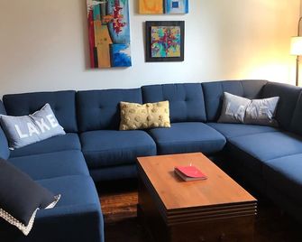 SoulShine Inn - Pets welcome-Fully fenced backyard-Relaxed cancelation br - New Buffalo - Вітальня