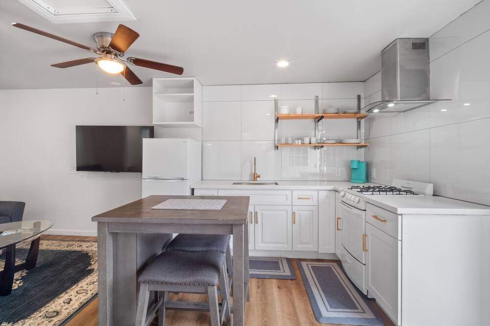 Beautiful unit in Baldwin Hills