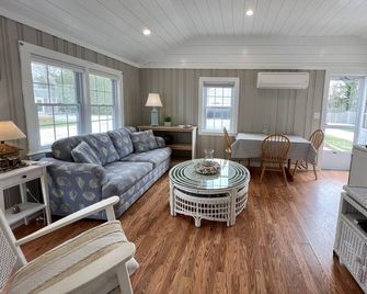 Cute Cottage on Bass River in West Dennis - Dennis - Stue