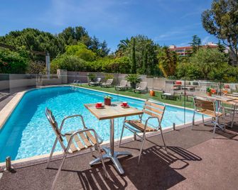 ibis Hyères Centre - Єр - Басейн