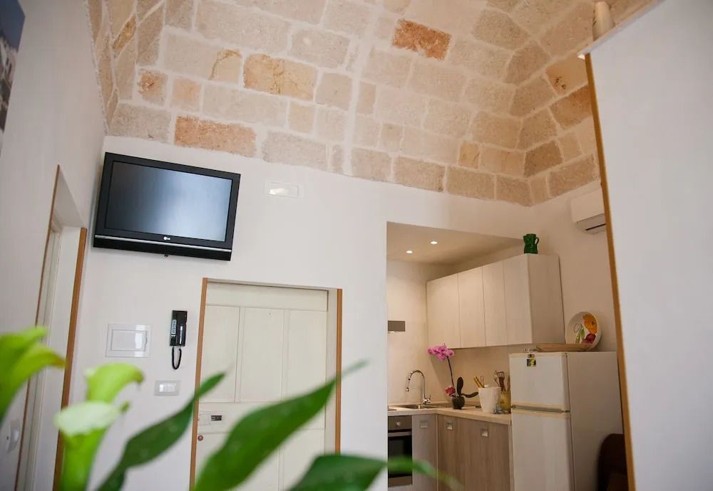 بي آند بي لازاريلا