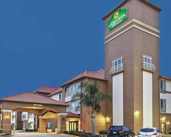 La Quinta Inn & Suites by Wyndham Houston Hobby Airport - יוסטון - בניין
