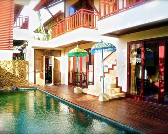 Aqua Octaviana Bali Villa - North Kuta - Basen