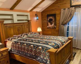 Stockyards-Walk 1 Block to StockYards-Cowboy Cabin - Fort Worth - Bedroom