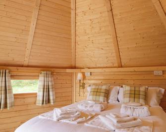 Little Luxe Lodges 1, Romantic, With A Garden In Kyle Of Lochalsh - Kyle - Slaapkamer