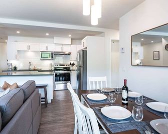 Mackenzie Village Condo with Private Hot Tub - Revelstoke - Kitchen