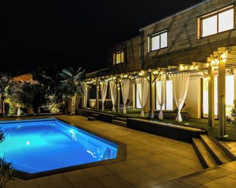 Aix Keys - Saint-Laurent-de-la-Prée - Pool