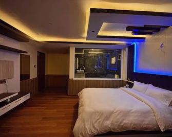 Pine Tree Resort - Bhaktapur - Bedroom