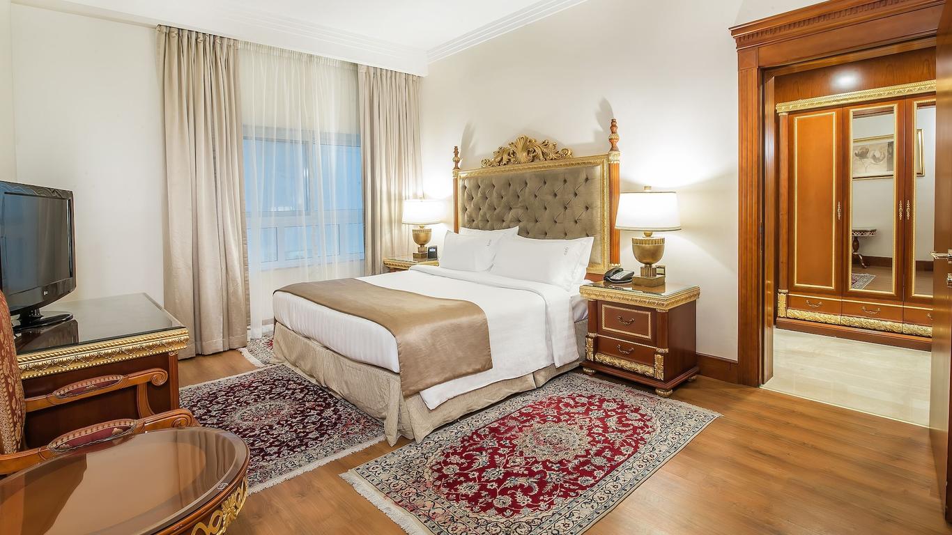 Sunday Hotel Holiday international Dubai