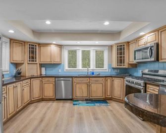 Indoor Pool Near Grand Haven & Lake Michigan Beach - Spring Lake - Cocina