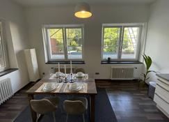 Airport Apartments for 4 - Kitchen - Parking with eCharging - Hamburg - Spisesal