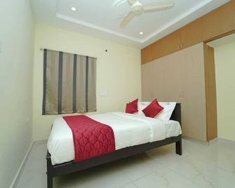 Pinaka Homestay, A charming 2-bedroom flat with AC, WiFi in pleasant Tirupati - Tirupati - Sypialnia